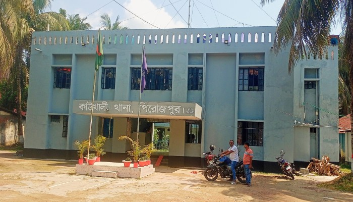 কাউখালীতে অনলাইনে ‘রোমান্স স্ক্যাম’ প্রতিরোধে পুলিশের নজরদারি জোরদার, অভিভাবকদের সতর্ক থাকার আহ্বান
