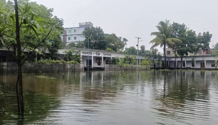 টানা ভারী বর্ষণে কটিয়াদী পৌর এলাকায় ভয়াবহ জলাবদ্ধতা: অচল সড়ক, চরম জনভোগান্তি