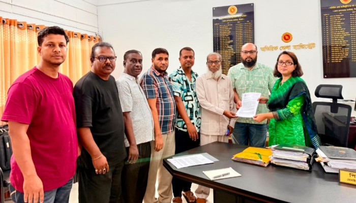 সিলেটে সাংবাদিক তুরাব হত্যার দ্রুত বিচারের দাবিতে জেলা প্রশাসককে স্মারকলিপি প্রদান