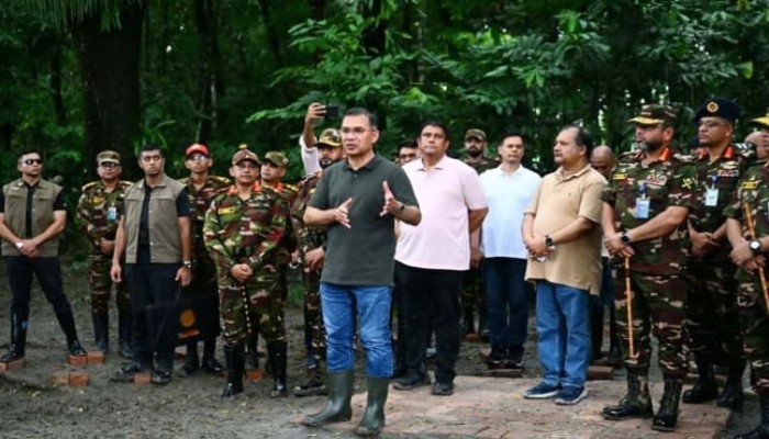 বিস্তীর্ণ জঙ্গলে সেনাবাহিনীর গ্রীস্মকালীণ মহড়া পরিদর্শন করলেন প্রধানমন্ত্রী