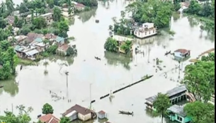 চট্টগ্রামের বন্যাদুর্গত মানুষের পাশে দাঁড়ানোর এখনই সময়