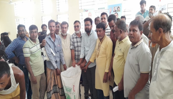 বোয়ালখালীতে প্রধানমন্ত্রী তারেক রহমানের নির্দেশনায় ও এমপি এরশাদ উল্লাহর পক্ষে ১৫০ পরিবারের মাঝে চাল বিতরণ