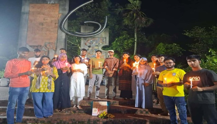 জুলাই শহীদ দিবস উপলক্ষে কুবিতে 'চিত্তনামা'র মোমবাতি প্রজ্জ্বলন
