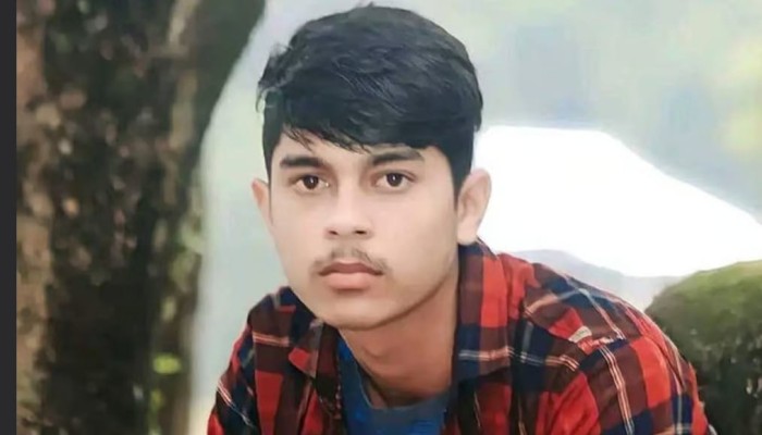 নেত্রকোণায় হাওড় এক্সপ্রেসের চাকায় কাটা পড়ে পোশাক কর্মী নিহত
