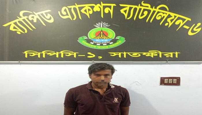সাতক্ষীরার দেবহাটায় অভিযান চালিয়ে ঝিনাইদহের চাঞ্চল্যকর আফিয়া আক্তার খুশি হত্যা মামলার প্রধান আসামিকে গ্রেফতার করেছে র‌্যাব-৬