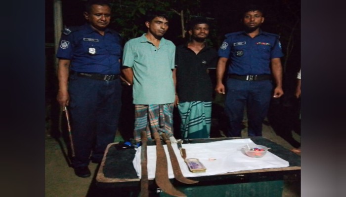 কটিয়াদীতে দেশীয় অস্ত্র ও ইয়াবাসহ মাদক কারবারি  গ্রেপ্তার