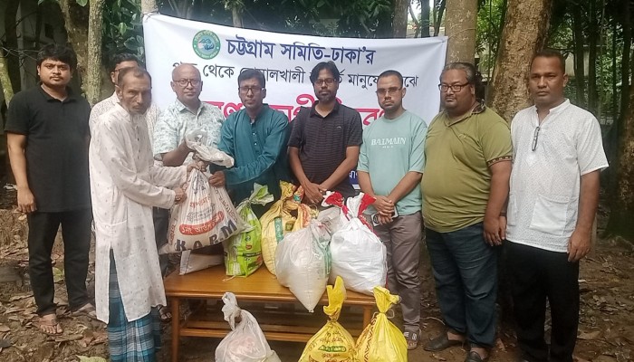 বোয়ালখালীতে বন্যাদুর্গতদের মাঝে চট্টগ্রাম সমিতি ' ঢাকার ত্রাণ বিতরণ