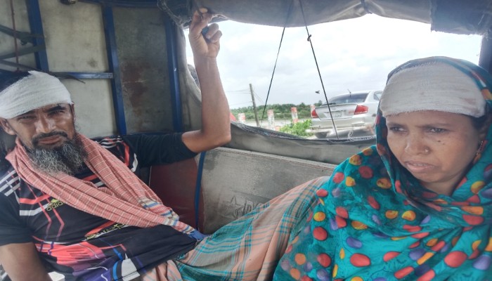 কয়রায় জমির আইল নষ্টে নিষেধ করায় স্বামী-স্ত্রীকে রড-দা দিয়ে কুপিয়ে জখম