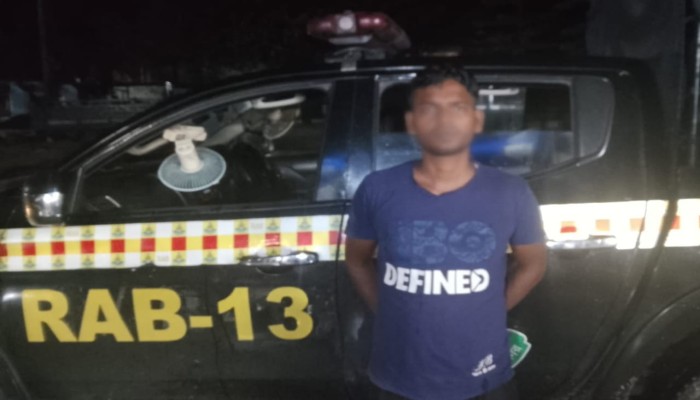 ঠাকুরগাঁওয়ের রুহিয়াতে শিশু বলাৎকারের ঘটনার প্রধান আসামিকে গ্রেফতার করেছে র‌্যাব।