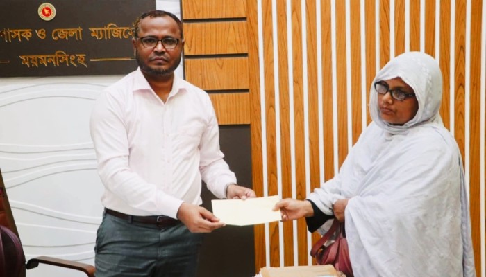 কষ্টের কথা শুনে নড়েচড়ে বসল প্রশাসন, সহায়তা পাচ্ছে প্রতিবন্ধী পরিবার