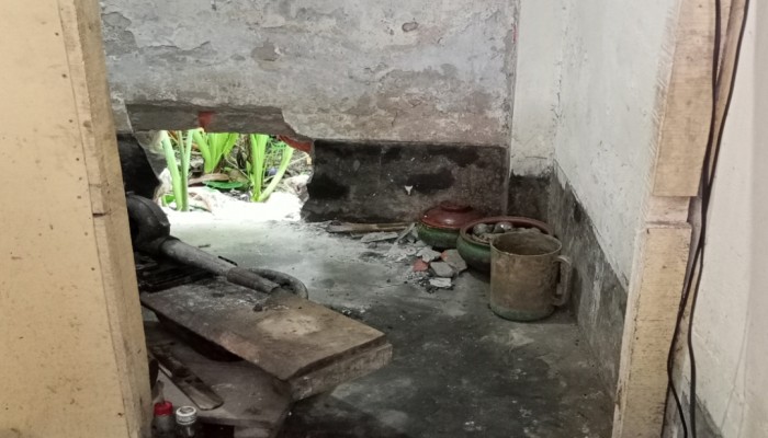 কাউখালীতে দেয়াল ভেঙ্গে স্বর্ণের দোকানে দুঃসাহসিক চুরি
