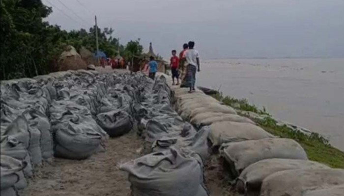কুড়িগ্রামে ভাঙ্গনরোধে ডাম্পিং জিওব্যাগের এক-চতুর্থাংশ কম বালুর অভিযোগ