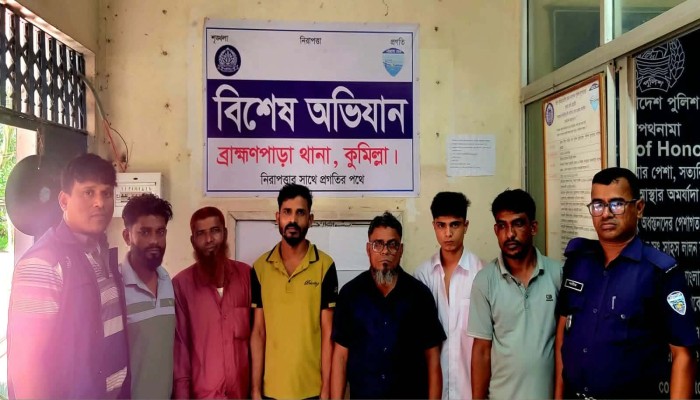 ব্রাহ্মণপাড়ায় পুলিশের অভিযানে পরোয়ানাভুক্ত ও মাদকসেবীসহ গ্রেপ্তার ৬