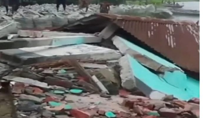 বাপের দেড় একর জমি ছিল, সব নদী খায় গ্যাছে। বাড়ি-ভিটা আছিল, তাও আজ গেল'