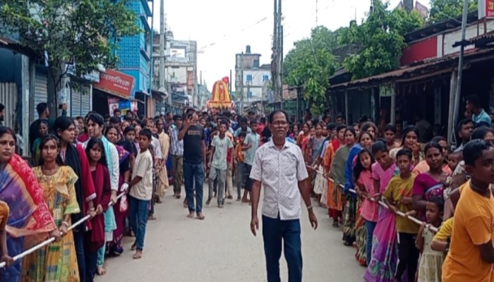 ফুলবাড়ীতে কেন্দ্রীয় কালিমন্দির থেকে কেন্দ্রীয় শিবমন্দিরে উল্টো রথযাত্রা অনুষ্ঠিত
