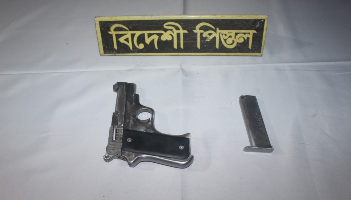যশোর কোতোয়ালি মডেল থানাধীন শংকরপুর এলাকা হতে দূর্ধর্ষ সন্ত্রাসী ও চাঁদাবাজ সাহাদোত হোসেনকে বিদেশি পিস্তল সহ গ্রেফতার করেছে র‍্যাব-৬, সিপিসি-৩, যশোর ক্যাম্প