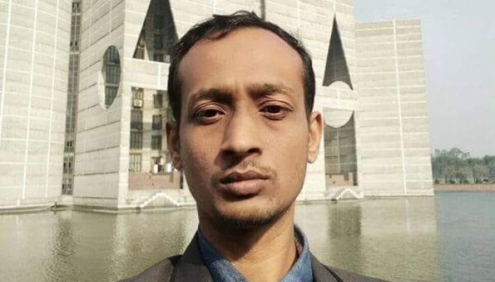 যুবলীগ নেতা!  নতুন পরিচয়ে ও ভিন্ন কায়দায় নতুন করে চাঁদাবাজির রামরাজত্ব কায়েমের চেষ্টা