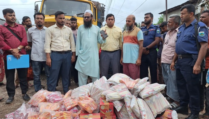 সান্তাহারে ভেজাল আইসক্রিম কারখানায় অভিযানে ১০ লক্ষ টাকার মালামাল জব্দ, গোডাউন সিলগালা
