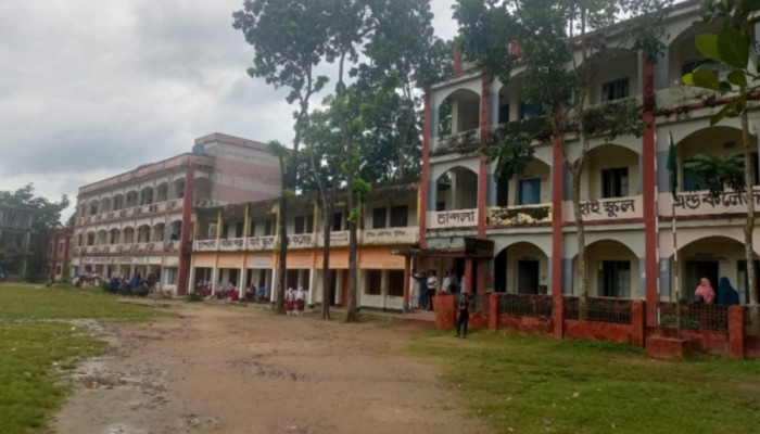 ব্রাহ্মণপাড়ায় সাত মাধ্যমিক বিদ্যালয় চলছে ভারপ্রাপ্ত প্রধান শিক্ষক দিয়ে মোঃ অপু খান চৌধুরী।।