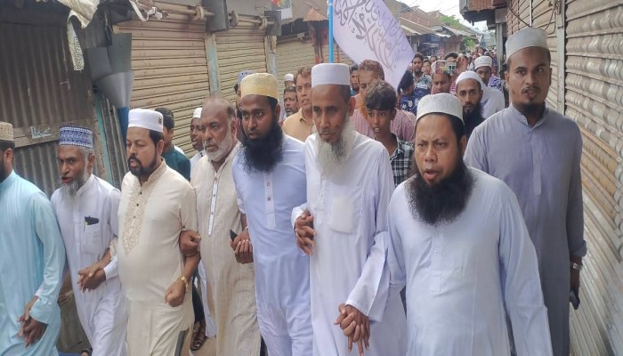 বানারীপাড়ায় মহানবীকে নিয়ে  কটুক্তির প্রতিবাদে তৌহিদী জনতার বিক্ষোভ মিছিল-সমাবেশ ও সড়ক অবরোধ
