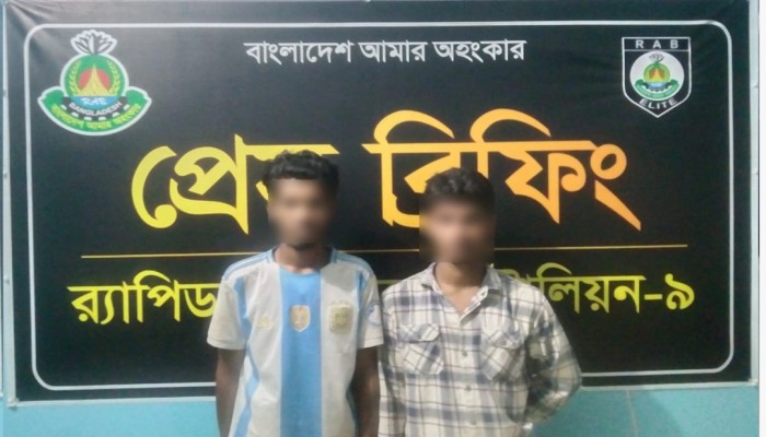 র‌্যাব-৯ এর অভিযানে মৌলভীবাজারের শ্রীমঙ্গল থেকে ২৩ বোতল বিদেশী মদসহ ০২ জন মাদক ব্যবসায়ী গ্রেফতার