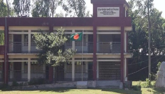 স্কুল কমিটিতে যুবলীগ নেতার বউকে অন্তর্ভুক্ত করতে ইউএনওর চাপ, প্রধান শিক্ষিকাকে বান্দরবানে বদলির হুমকি