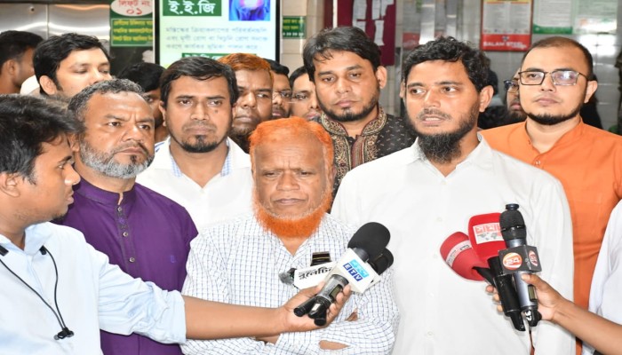 জগন্নাথ বিশ্ববিদ্যালয়ে ছাত্রদলের সন্ত্রাসী হামলায় আহতদের দেখতে হাসপাতালে জামায়াত নেতৃবৃন্দ