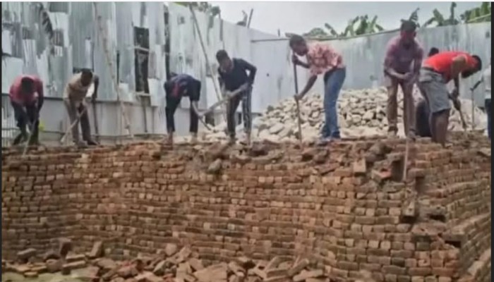 কটিয়াদীতে অবৈধ গ্যাস সংযোগের দায়ে-চুনাপাথরের কারখানা গুঁড়িয়ে দিল প্রশাসন !