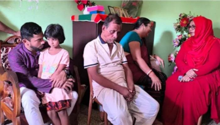 কলকাতায় অ'গ্নিদূ'র্ঘটনায় নি'হত দেবাশীষের মেয়ের পড়াশোনার দায়িত্ব নিল এডুকেয়ার স্কুল