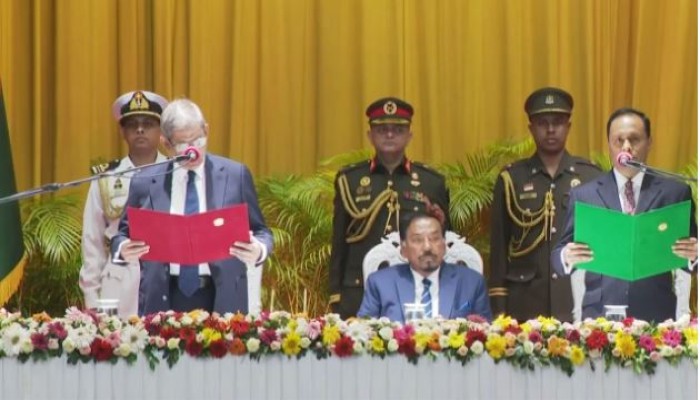 রাষ্ট্রপতি হিসেবে শপথ নিলেন মির্জা ফখরুল