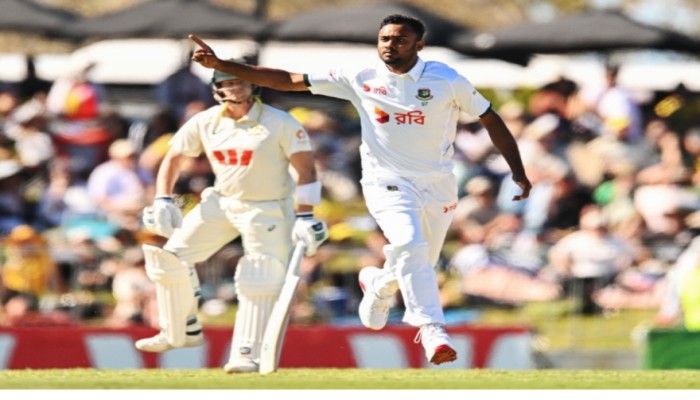 ১৮ উইকেটের পতনের দিনে অস্ট্রেলিয়ার বড় লিড