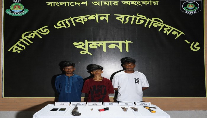 খুলনার লবণচরার চাঞ্চল্যকর ডাবল মার্ডার মা'মলার অন্যতম আ'সামি শীর্ষ স'ন্ত্রাসী আলামিন হাসান ওরফে সাইফি ও