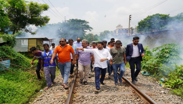 ডেঙ্গু প্র'তিরোধে ভদ্রায় রাসিকের বিশেষ পরিচ্ছন্নতা অ:ভিযান