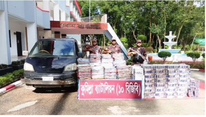 কুমিল্লায় ৯২ লাখ টাকার ভারতীয় অ'বৈ'ধ শাড়ি-থ্রি-পিসসহ মাইক্রোবাস জ'ব্দ