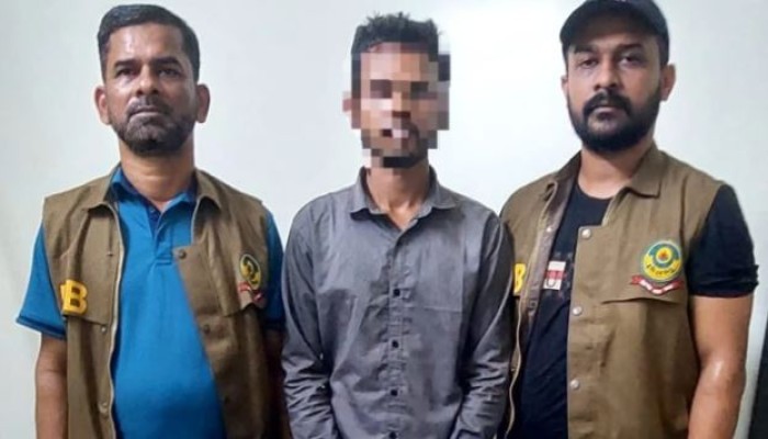 চট্টগ্রামে জা'ল টাকা তৈরির মেশিনসহ যুবক গ্রে'প্তা'র