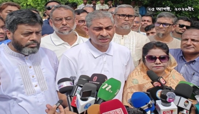 ফেনীর পরশুরামে মুহুরী নদীর বন্যা নিয়ন্ত্রণ বাঁধ এলাকা পরিদর্শনে পানিসম্পদ মন্ত্রী