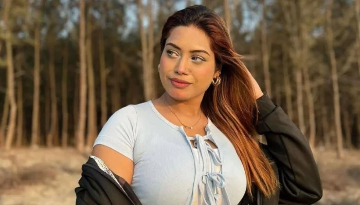 ৩৫০০ টাকায় ‘লা'ই'ফ'টা'ই'ম মে'ম্বা'র'শি'প’ দিতেন প'র্নো ভিডিও বানানো সুমাইয়া