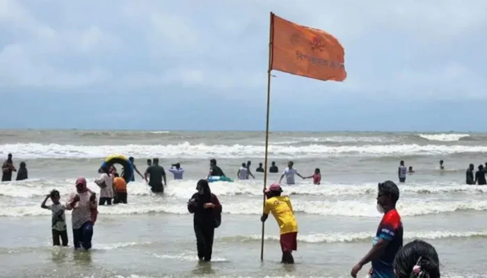 লা'ল পতাকা টানানো স্থানে গোসলে নেমে পর্যটকের মৃ'ত্যু, নি'খোঁ'জ ১