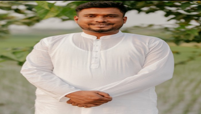 আদর্শ ইউনিয়ন গড়তে ভোটারদের দ্বারে দ্বারে ঘুরছেন তরুন প্রার্থী রাকিব আহমেদ।