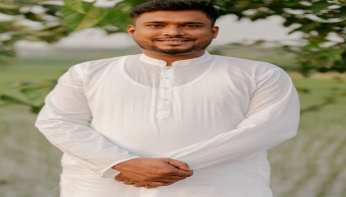 আদর্শ ইউনিয়ন গড়তে ভোটারদের দ্বারে দ্বারে ঘুরছেন তরুন প্রার্থী রাকিব আহমেদ।