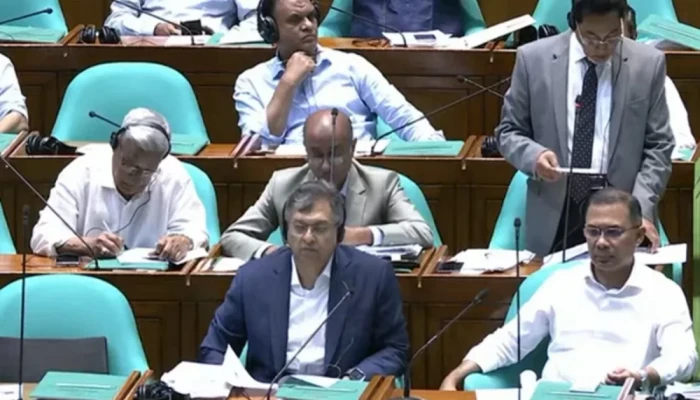 সংসদে নতুন আসন বণ্টন, প্রধানমন্ত্রীর পাশে এখন স্বরাষ্ট্রমন্ত্রী