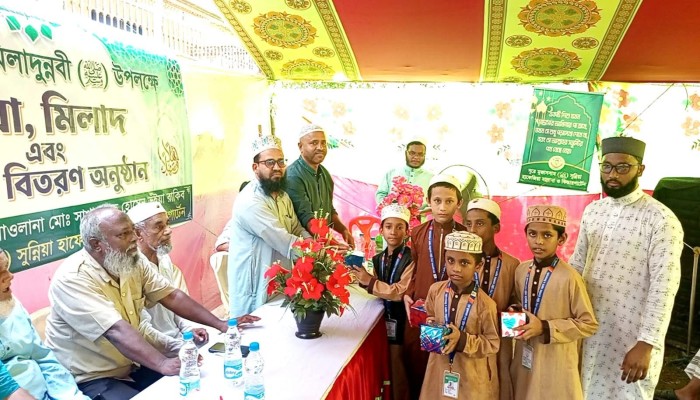 বুড়িচংয়ে নূরে মুজাসসাম সুন্নিয়া হাফেজিয়া মাদ্রাসায় দোয়া ও পুরস্কার বিতরণ
