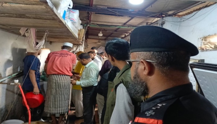 র‌্যাব-৯ ও জেলা প্রশাসনের যৌথ অ'ভিযানে সিলেটে অস্বাস্থ্যকর পরিবেশে খাদ্য প্রস্তুত ও মেয়াদোত্তীর্ণ খাদ্য সংরক্ষণের দায়ে দুই প্রতিষ্ঠানকে ২ লাখ ৫০ হাজার টাকা জ'রিমানা