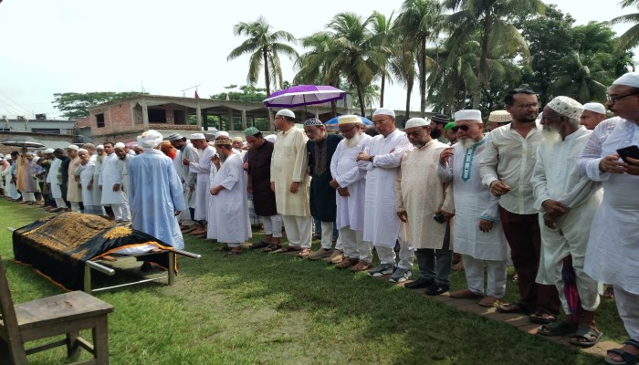 হাজারো মুসল্লির অংশগ্রহণে মির্জাগঞ্জে বিএনপি নেতার সহধর্মিণীর জানাজা সম্পন্ন