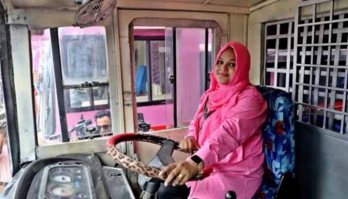 পিংক বাস সার্ভিসে নারী চালক নিয়োগ, সরাসরি সাক্ষাৎকারে চাকরি