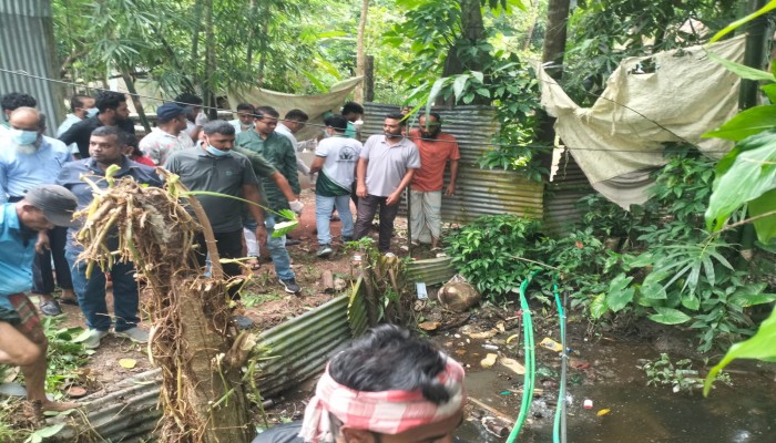 খাল পরিস্কার: জলাবদ্ধতা থেকে রক্ষা পাবে গৌরনদী পৌরশহরের দুই সহস্রাধিক পরিবার