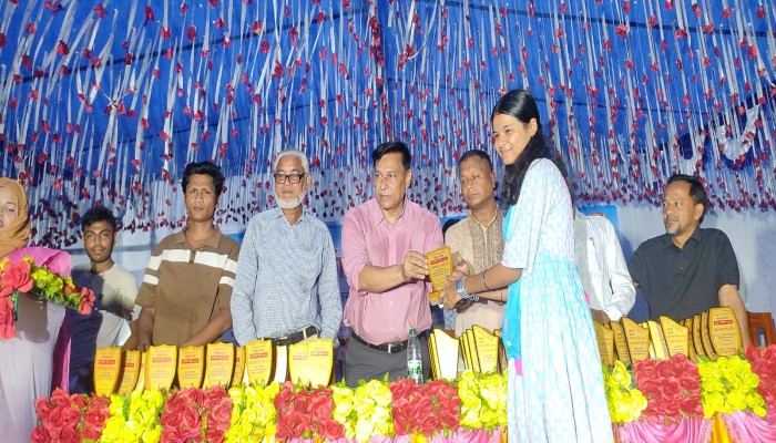 পীরগঞ্জে জিনিয়াস একাডেমি কেয়ারের উদ্যোগে কৃতি শিক্ষার্থী সংবর্ধনা অনুষ্ঠিত