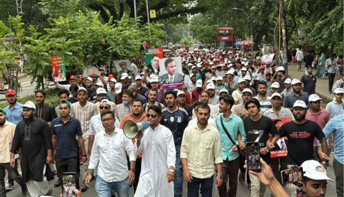 বিএনপির ৪৮তম প্রতিষ্ঠাবার্ষিকীতে ঢাবিতে ছাত্রদলের মিছিল