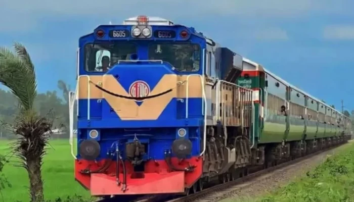 রাজশাহীতে রেললাইনে ভা'ঙ'ন, ২ ঘণ্টা পর ট্রেন যোগাযোগ স্বাভাবিক