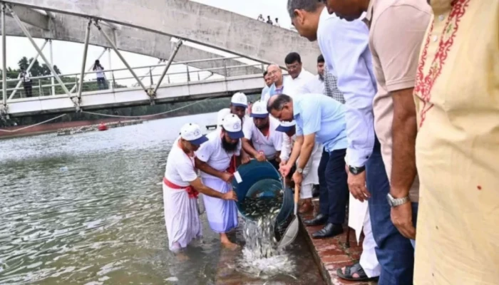 বিএনপির প্রতিষ্ঠাবার্ষিকীতে জিয়া উদ্যানের জলাশয়ে মৎস্য পোনা অবমুক্ত করলেন প্রধানমন্ত্রী